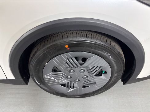 New 2026 Kia K4 FWD image 11