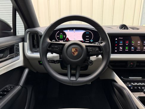 Used 2025 Porsche Cayenne S AWD/4WD image 40