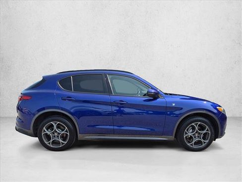 Used 2022 Alfa Romeo Stelvio Ti AWD/4WD image 4