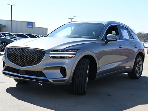 Used 2022 Genesis GV70 2.5T w/ Advanced Package image 8