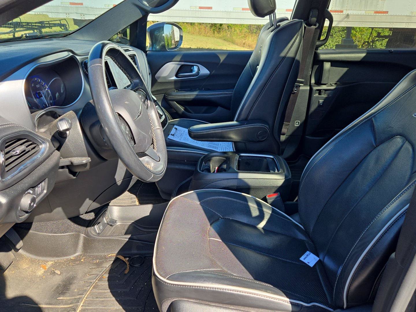 Used 2020 Chrysler Pacifica Limited w/ Advanced Safetytec Group FWD image 16