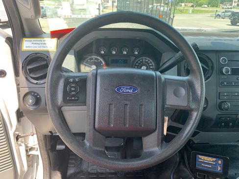 Used 2015 Ford F550 4x4 Regular Cab Super Duty image 11