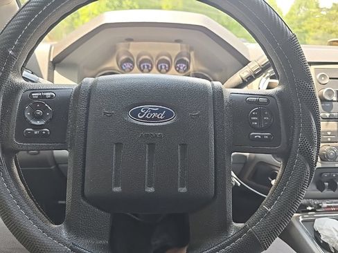 Used 2011 Ford F250 XLT w/ XLT Premium Pkg AWD/4WD image 15