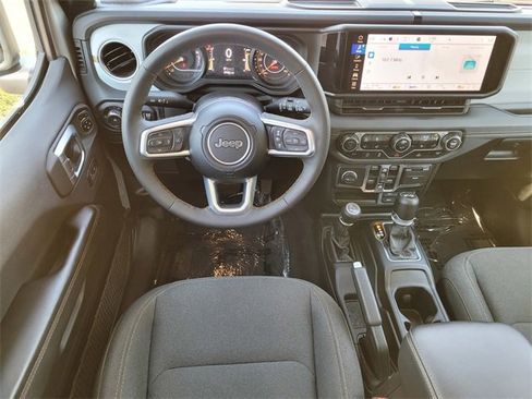 Used 2024 Jeep Wrangler Sahara image 13
