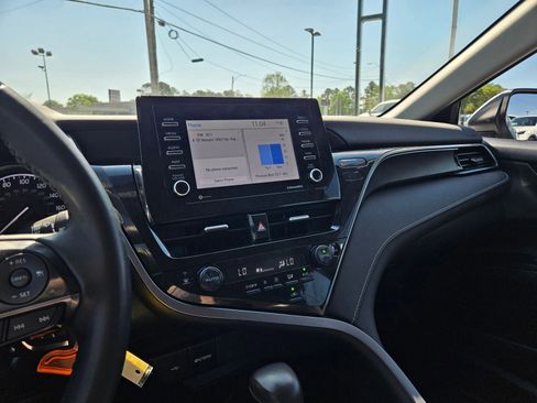 Used 2023 Toyota Camry SE image 16