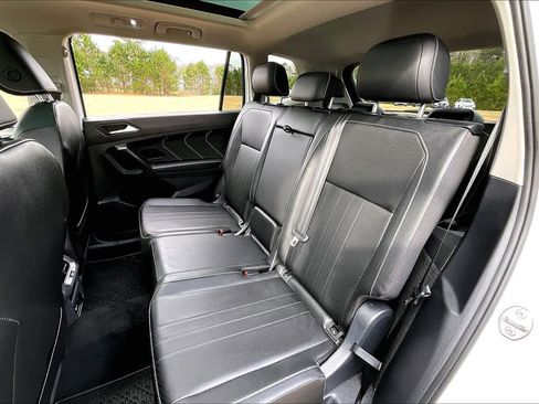 Used 2023 Volkswagen Tiguan SE w/ Panoramic Sunroof Package image 19