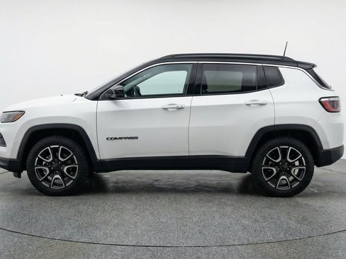 Used 2025 Jeep Compass Trailhawk AWD/4WD image 5