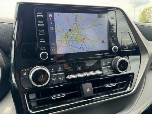 Used 2021 Toyota Highlander XLE AWD/4WD image 20