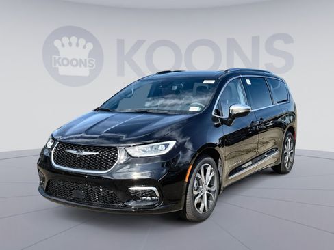 New 2026 Chrysler Pacifica Pinnacle w/ Trailer Tow Group image 1