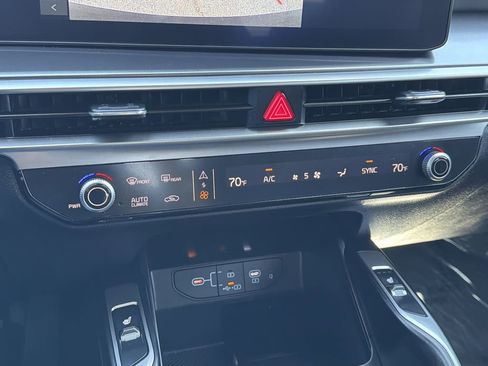 Used 2025 Kia Sorento EX w/ Panoramic Sunroof Package FWD image 6