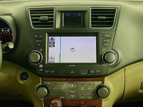 Used 2012 Toyota Highlander Limited w/ Tow Pkg AWD/4WD image 15