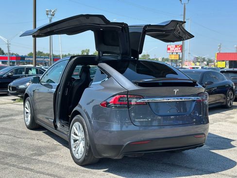 Used 2018 Tesla Model X 75D image 13