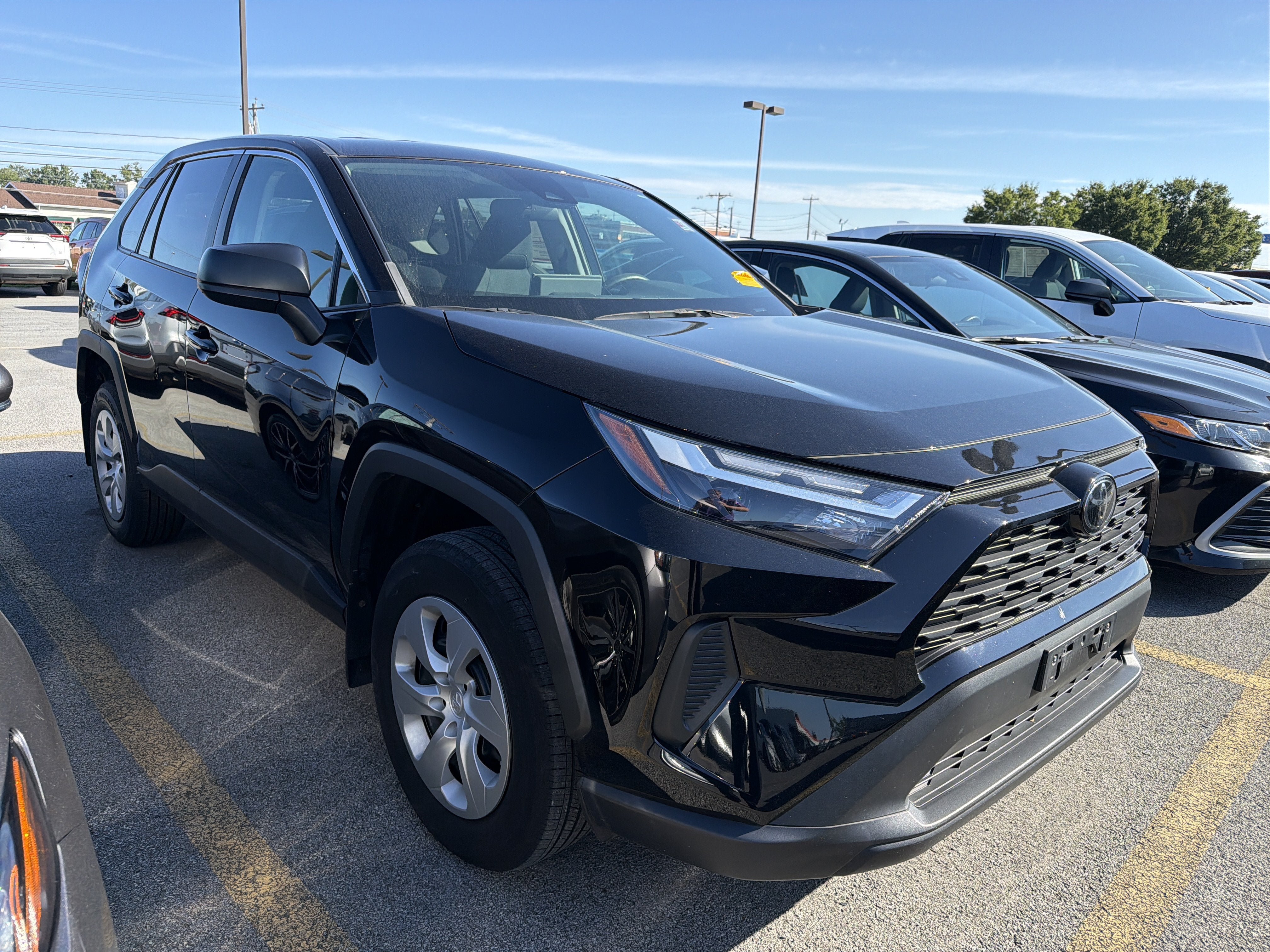 Used 2023 Toyota RAV4 LE AWD/4WD image 2