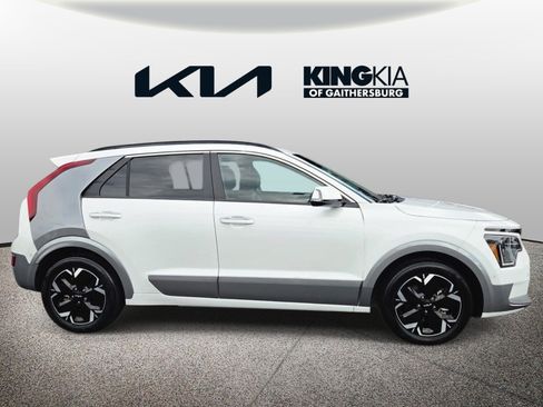 Certified 2023 Kia Niro Wave w/ Wave Preserve Package FWD image 2