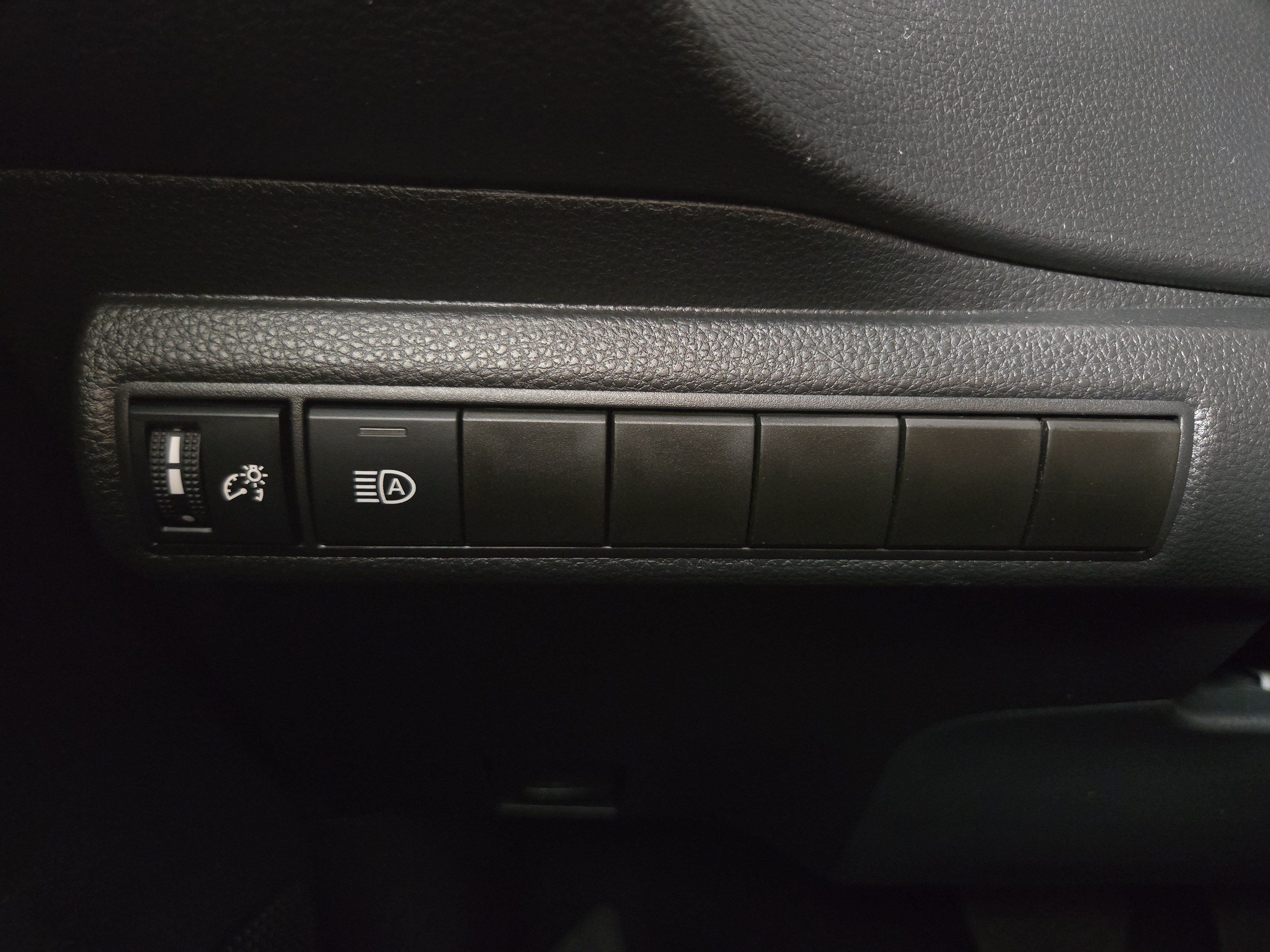 Used 2025 Toyota Corolla LE FWD image 24