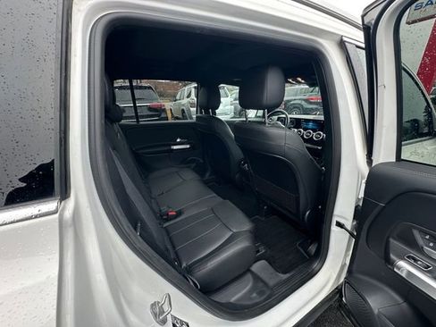 Used 2021 Mercedes-Benz GLB 250 4MATIC image 17