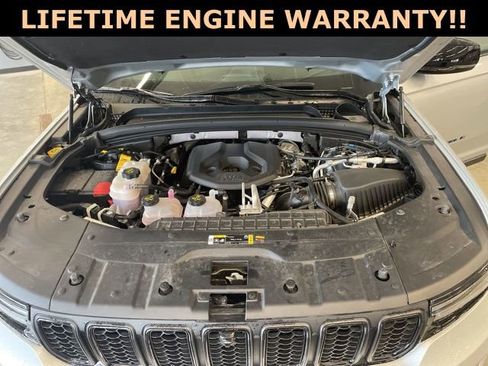 Used 2024 Jeep Grand Cherokee Trailhawk image 37