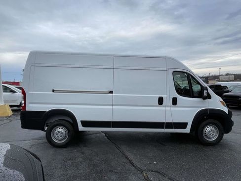 New 2026 RAM ProMaster 2500 w/ Convenience Group FWD image 9