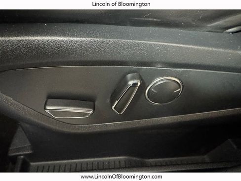 Used 2016 Lincoln MKX Select w/ Select Plus Package AWD/4WD image 42