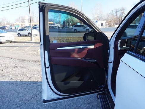 Used 2025 Cadillac Escalade Premium Luxury w/ LPO, Floor Liner Package image 32