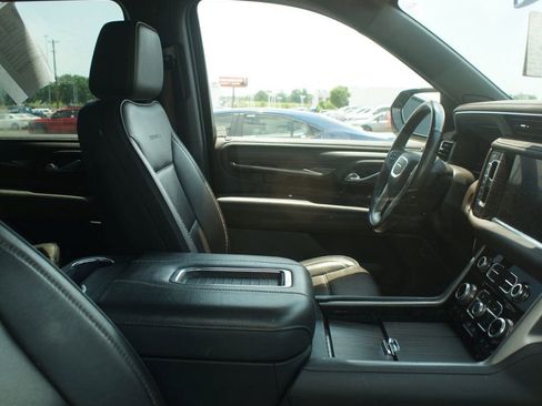 Used 2022 GMC Yukon XL Denali RWD image 2