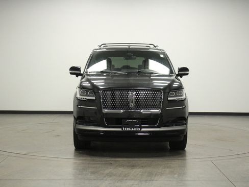 Used 2024 Lincoln Navigator Reserve image 3