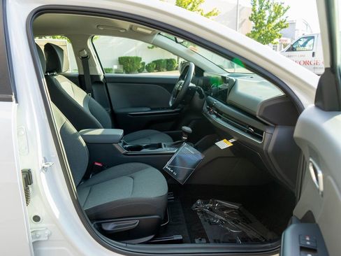 New 2025 Kia K4 LX image 10