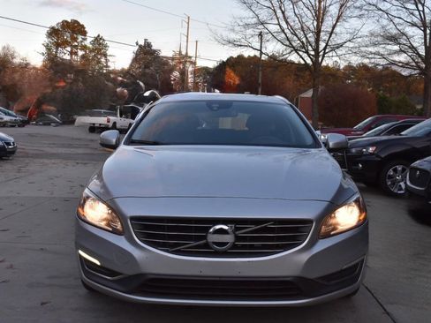 Used 2015 Volvo V60 T5 Premier image 11