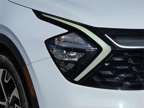 Used 2023 Kia Sportage EX image 8