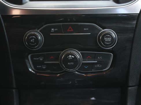 Used 2016 Chrysler 300 Limited w/ Driver Convenience Group image 31