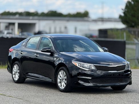 Used 2018 Kia Optima LX w/ 17" Alloy Wheels Package FWD image 1