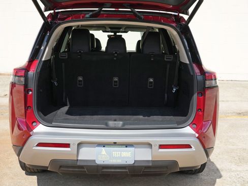 Used 2023 Nissan Pathfinder SL FWD image 9