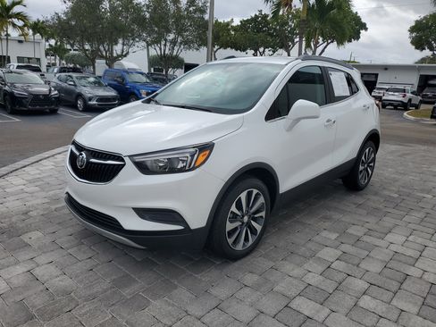 Used 2021 Buick Encore Preferred image 3