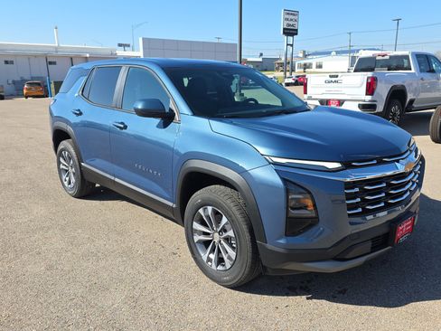 New 2026 Chevrolet Equinox LT image 2