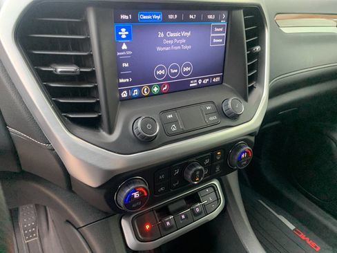 Used 2023 GMC Acadia SLE w/ Driver Convenience Package image 15