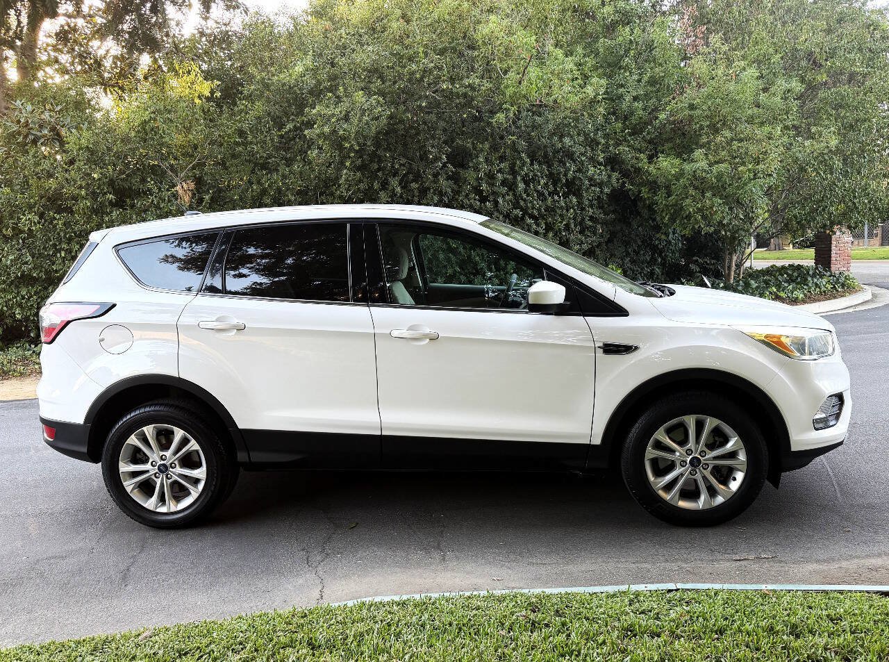 Used 2017 Ford Escape SE AWD/4WD image 8