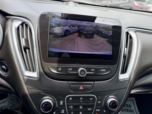 Used 2019 Chevrolet Malibu LT w/ Leather Package FWD image 21