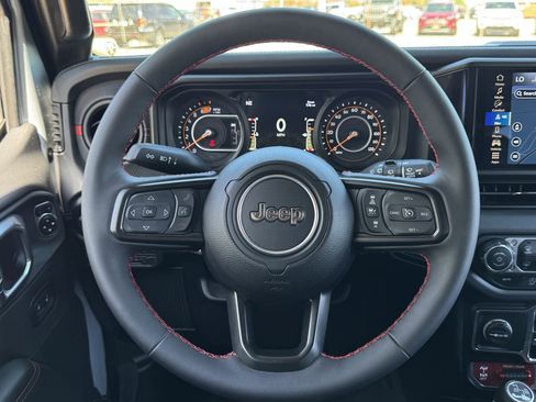 Used 2024 Jeep Wrangler Unlimited Rubicon image 11