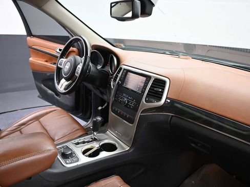 Used 2011 Jeep Grand Cherokee Overland Summit image 34