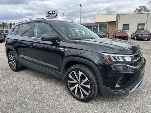 Used 2022 Volkswagen Taos SE AWD/4WD image 1