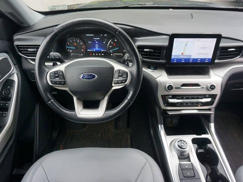 Used 2021 Ford Explorer XLT w/ Equipment Group 202A AWD/4WD image 6