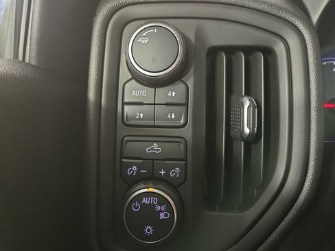 Used 2019 Chevrolet Silverado 1500 Custom Trail Boss w/ Custom Convenience Package AWD/4WD image 25