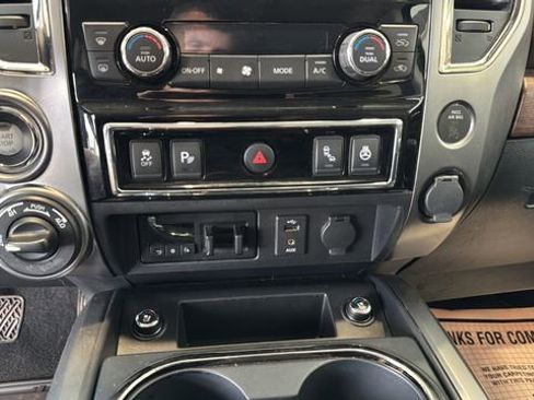 Used 2018 Nissan Titan Platinum Reserve AWD/4WD image 18
