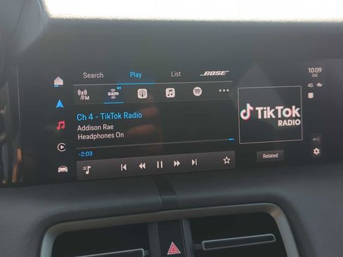 Used 2025 Porsche Taycan image 31