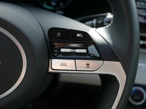 Certified 2026 Hyundai Elantra Limited FWD image 30