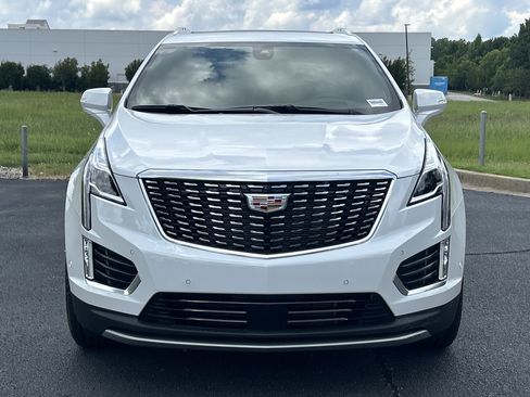 Used 2025 Cadillac XT5 Premium Luxury w/ Technology Package FWD image 3