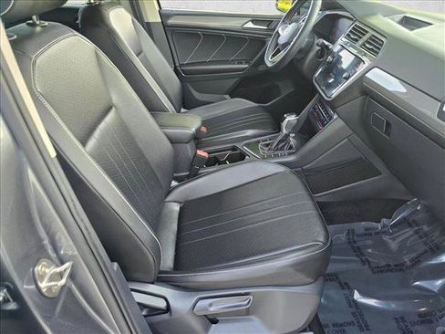 Used 2022 Volkswagen Tiguan SE FWD image 19