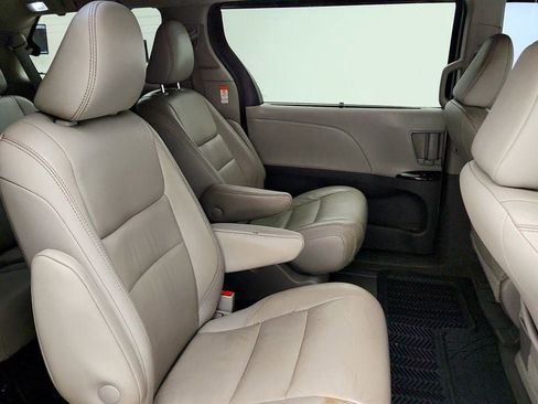 Used 2020 Toyota Sienna XLE Premium AWD/4WD image 25