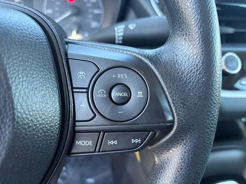 Used 2025 Toyota Corolla LE FWD image 13