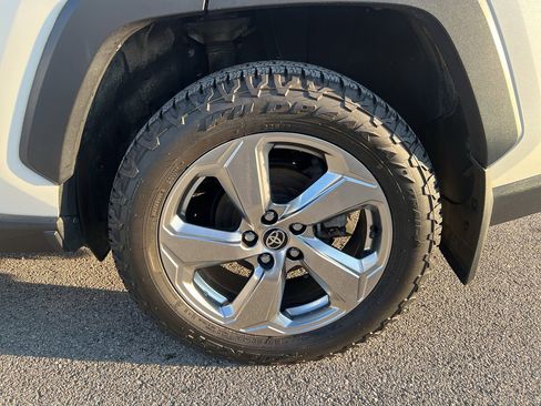 Used 2020 Toyota RAV4 Limited image 19